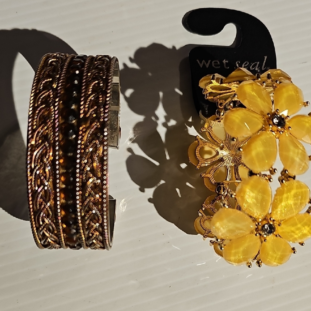 Wet Seal Yellow and Brown Floral Bracelet Set
